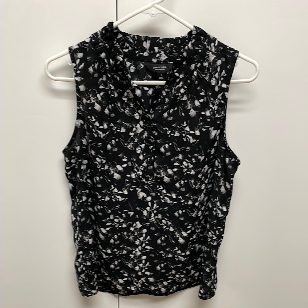 Simply Vera Wang Black and White Sleeveless Tank Top Blouse button V neck Sz Sm